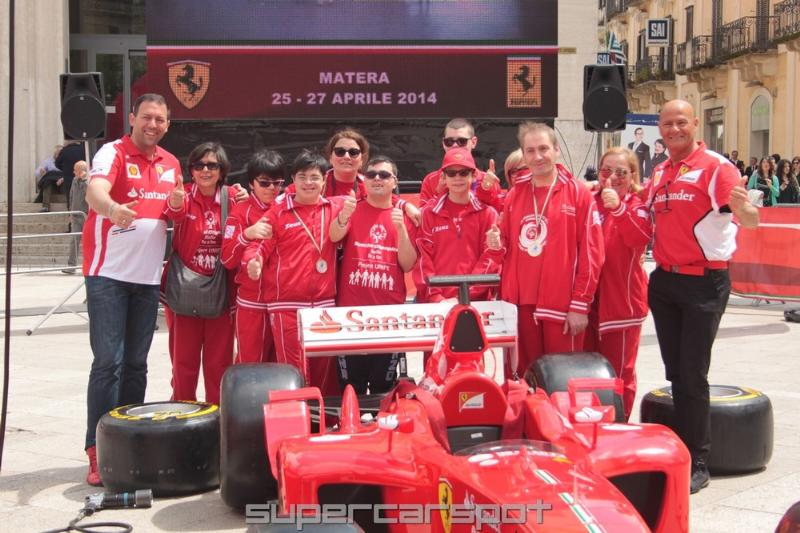 Le ferrari a Matera portano il sorriso (foto SupercarSpot)