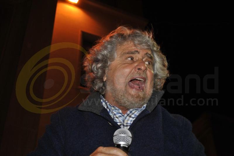 Comizio di Beppe Grillo a Matera e dei candidati alle regionali - 14 novembre 2013 (foto SassiLand)
