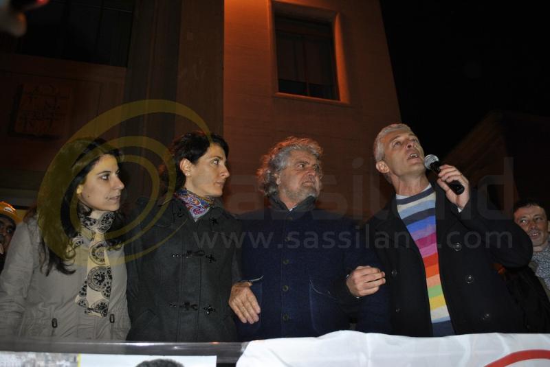 Comizio di Beppe Grillo a Matera e dei candidati alle regionali - 14 novembre 2013 (foto SassiLand)
