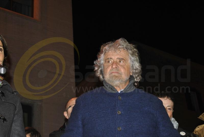 Comizio di Beppe Grillo a Matera e dei candidati alle regionali - 14 novembre 2013 (foto SassiLand)