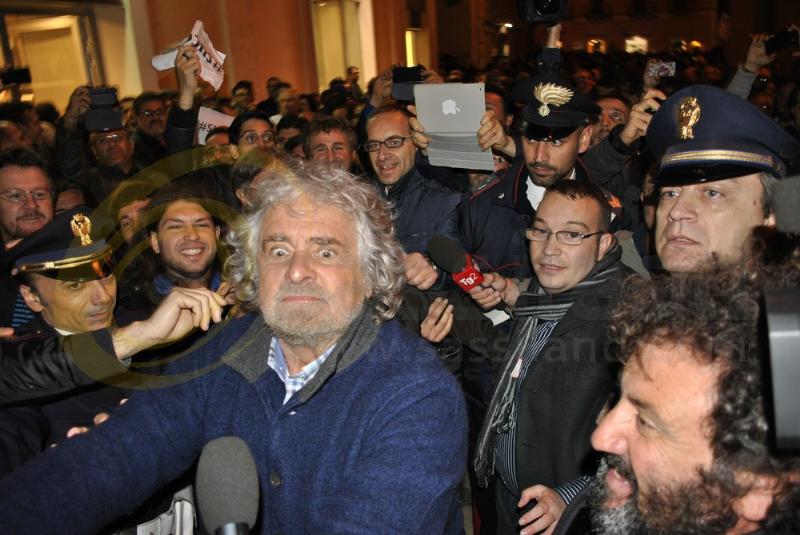 Comizio di Beppe Grillo a Matera e dei candidati alle regionali - 14 novembre 2013 (foto SassiLand)