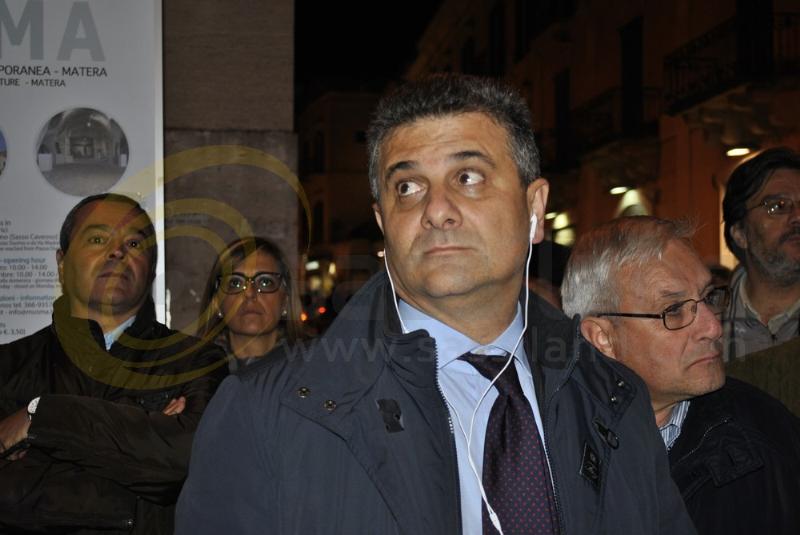 Vito De Filippo al Comizio del PD - 14 novembre 2013 (foto SassiLand)