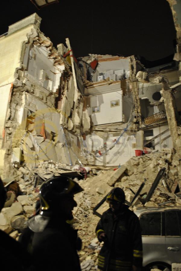 Crollo palazzina a Matera - 11 dicembre 2013 (foto SassiLand)