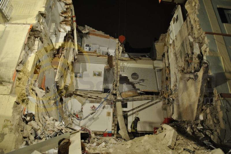 Crollo palazzina a Matera - 11 dicembre 2013 (foto SassiLand)