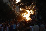 Il classico tramonto del 2 Luglio tra via Nazionale e via Annunziatella al passaggio della cavalcata.