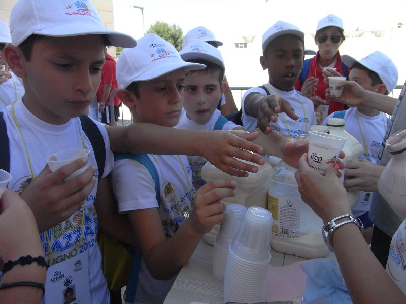 Minibasket in piazza 2012 per una sana alimentazione 