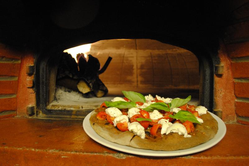 Pizza al grano arso del Morgan Ristorante Pizzeria