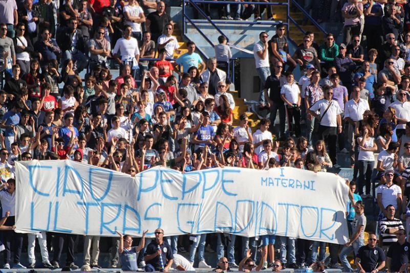 Striscione tifoseria materana (Foto: Cosimo Matermucci)