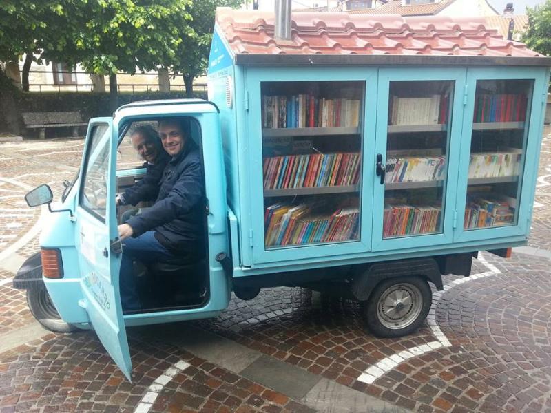 Il bibliomotocarro a Latronico