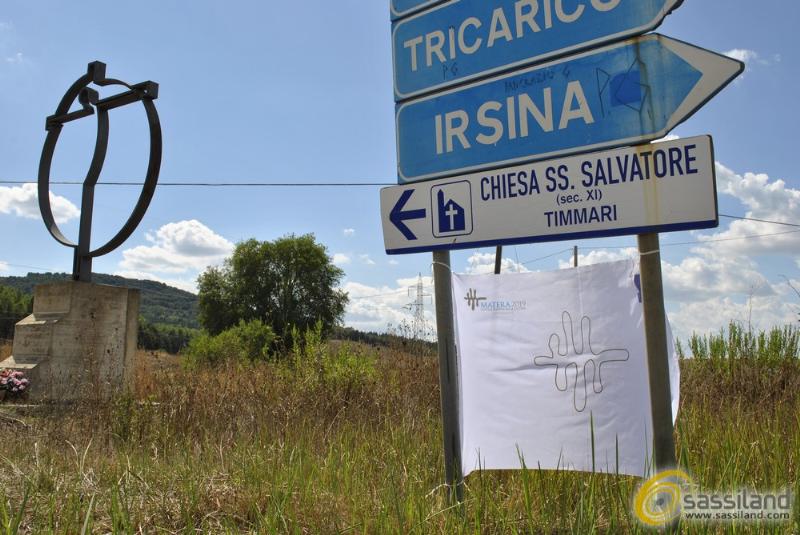 Bandiera Matera 2019 sulla strada Timmari-La Martella (foto SassiLand)