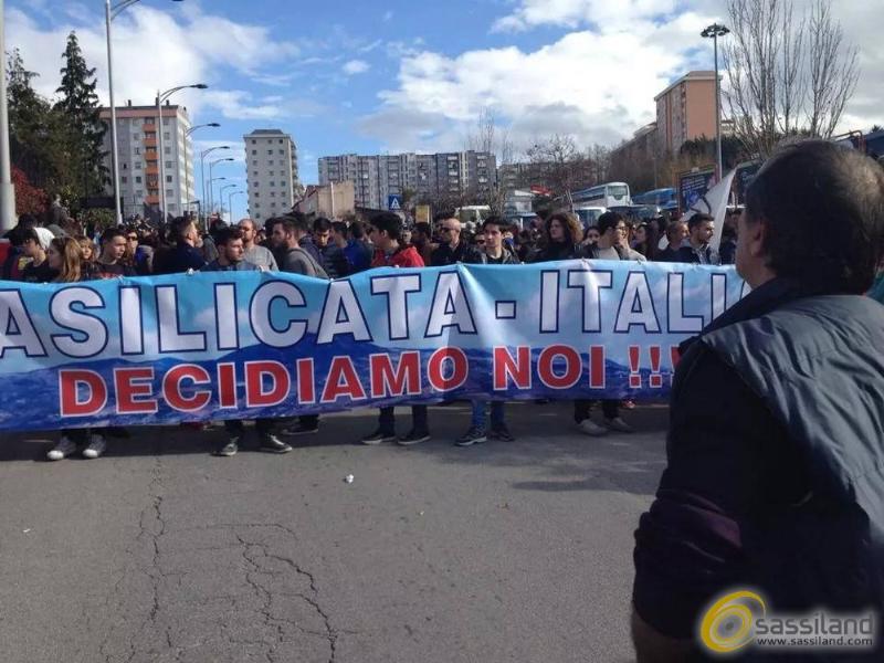 Il corteo di protesta - 4 dicembre 2014 (foto Antonio Grasso)