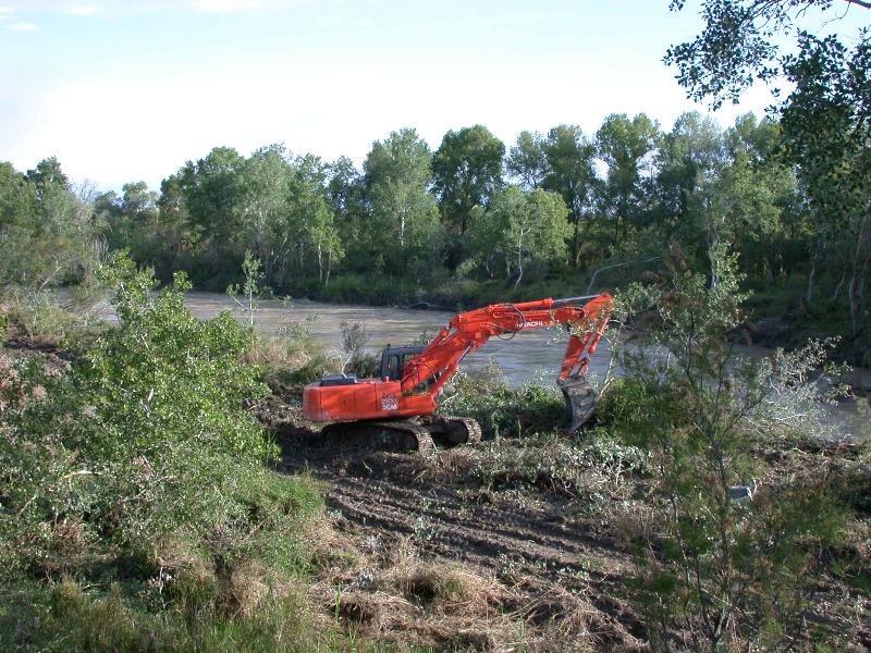 Pulizia degli alvei fluviali sull´Agri