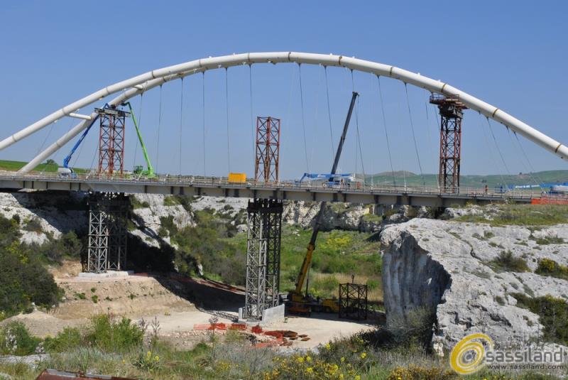 Ponte in costruzione sulla Bradanica (foto SassiLand)