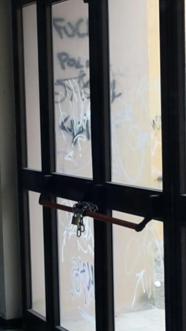 Porta del Liceo Scientifico di Policoro