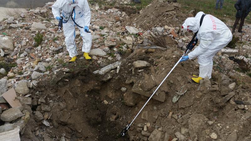 Vigli del Fuoco eseguono monitoraggio rifiuti speciali
