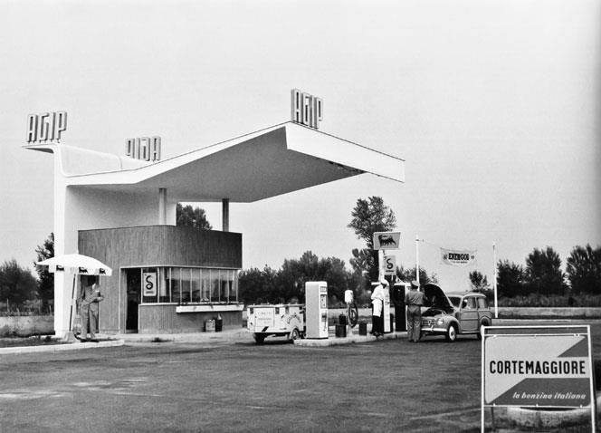 Stazione Agip di Cortemaggiore (Piacenza)  1950